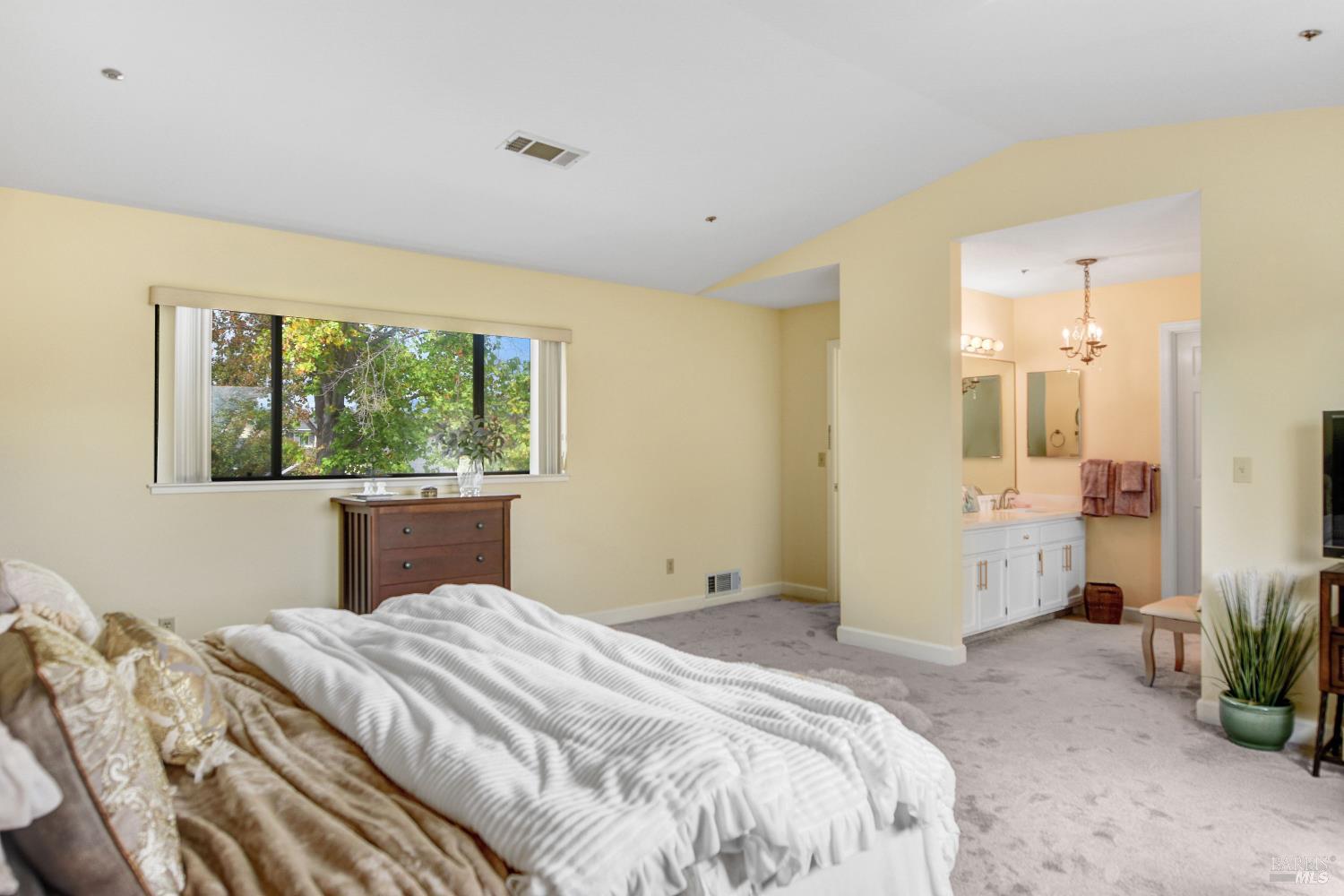 1639 San Vicente Ave