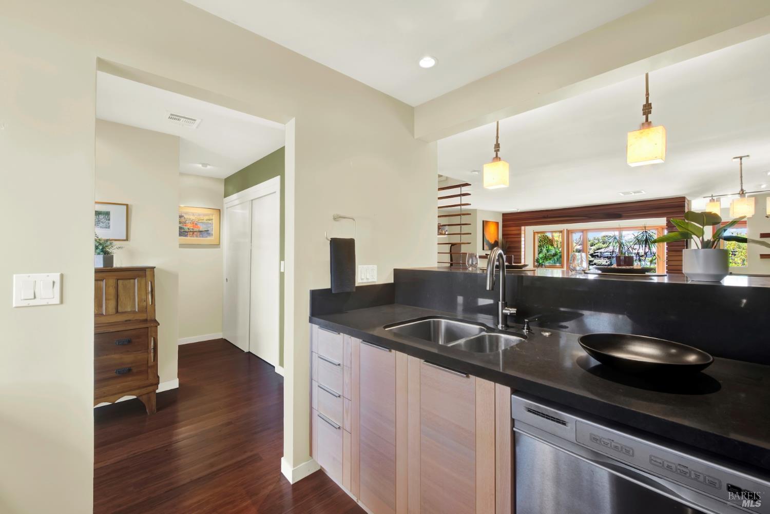 927 Marina Dr