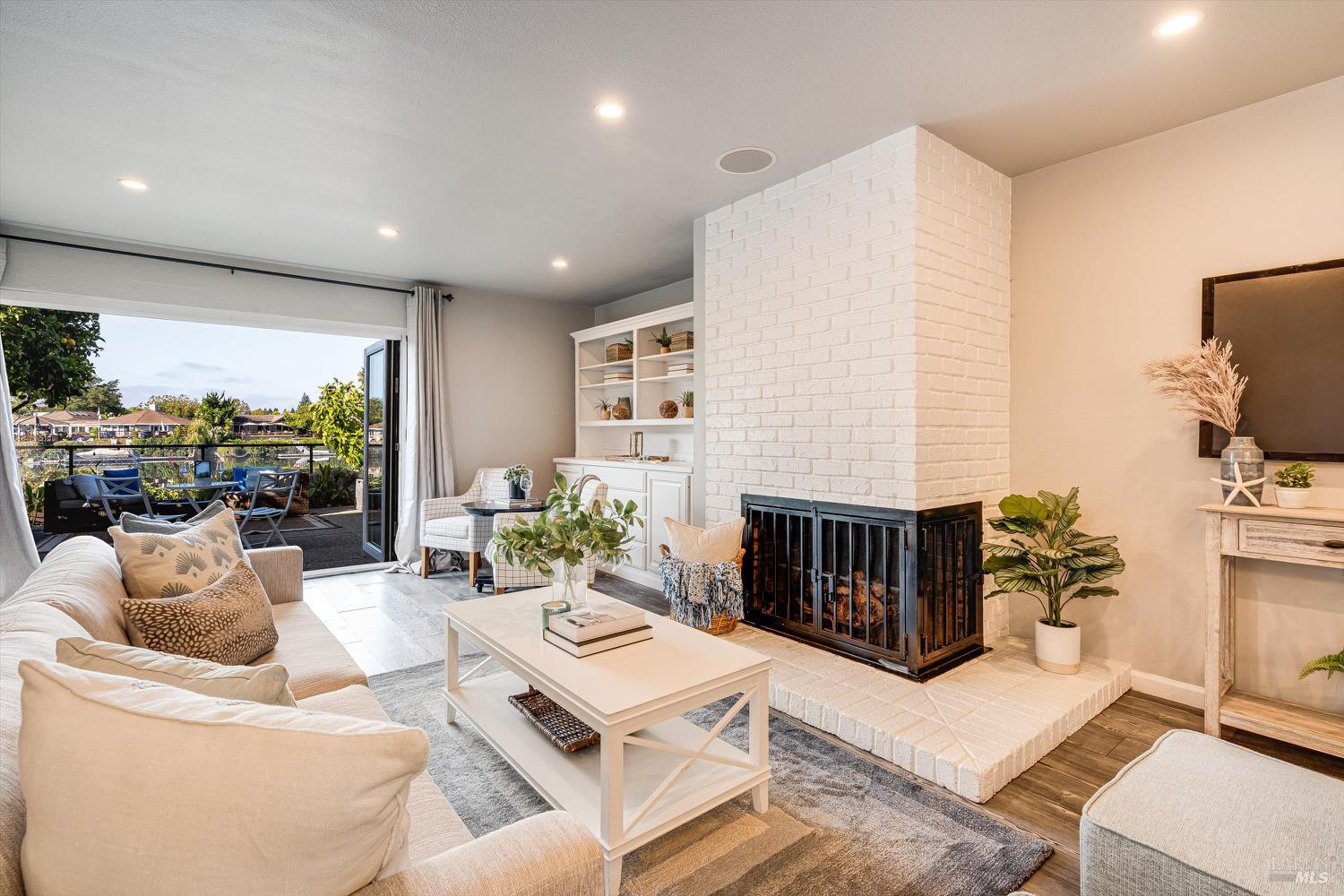 925 Marina Dr