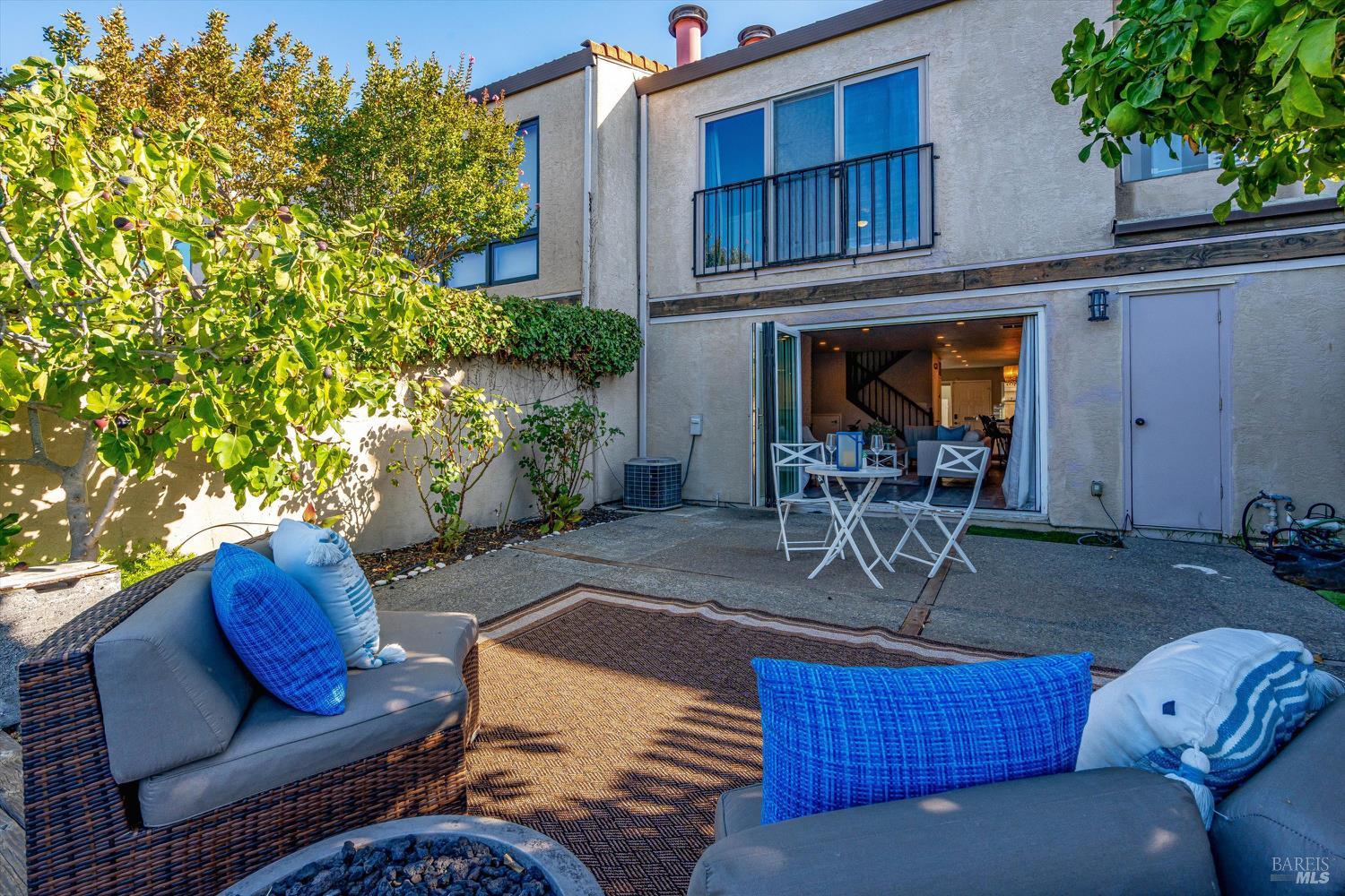 925 Marina Dr