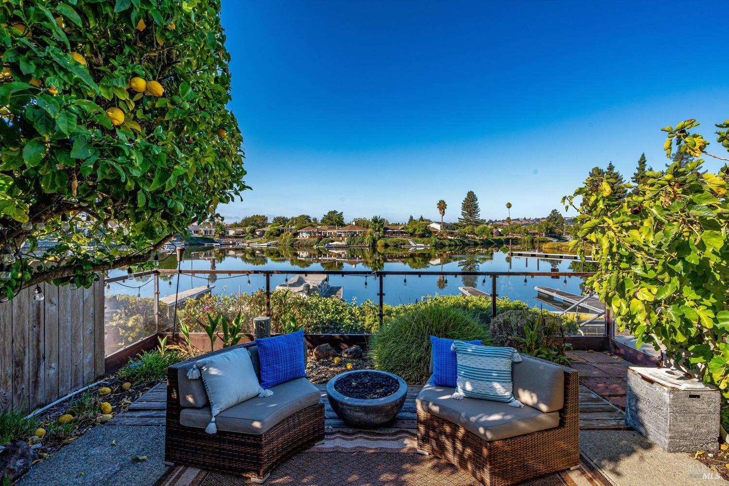 925 Marina Dr