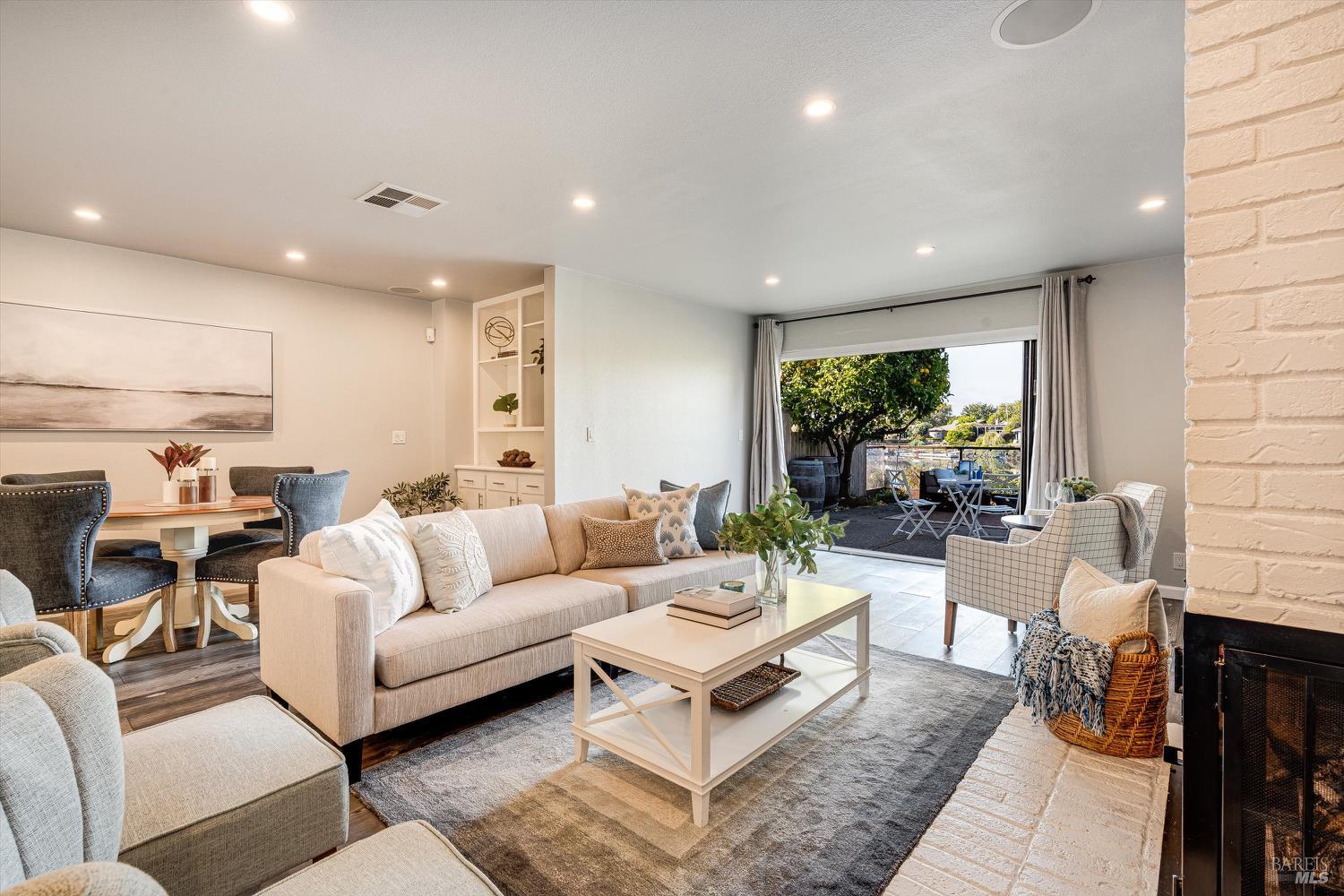 925 Marina Dr