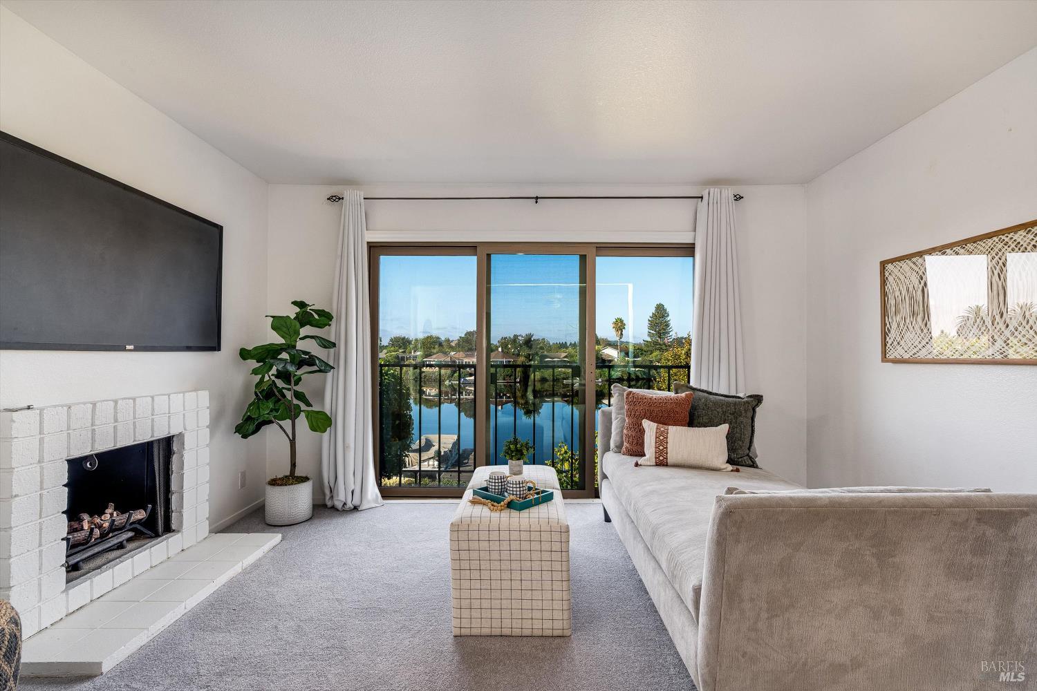 925 Marina Dr
