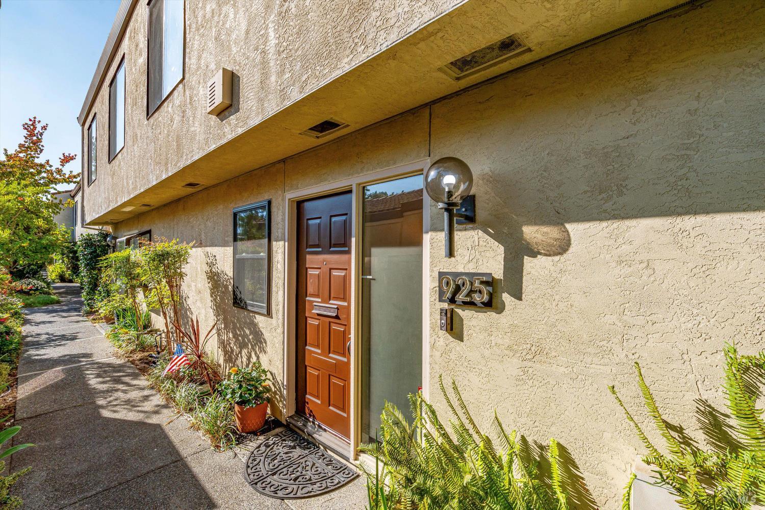 925 Marina Dr