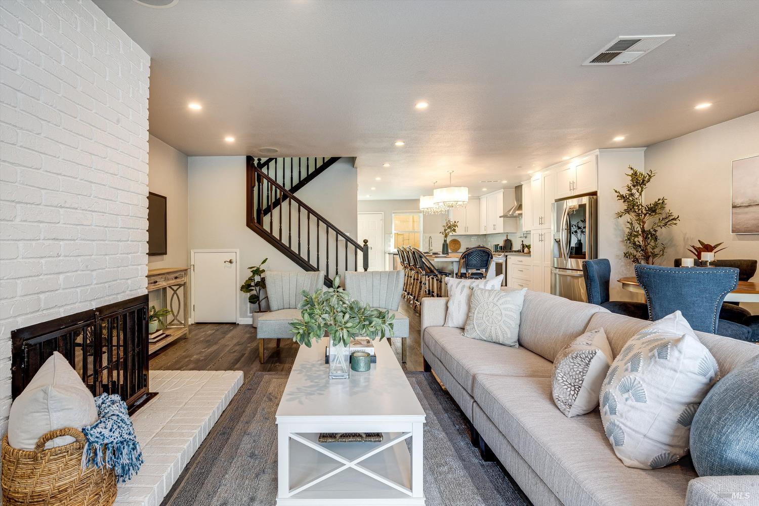 925 Marina Dr