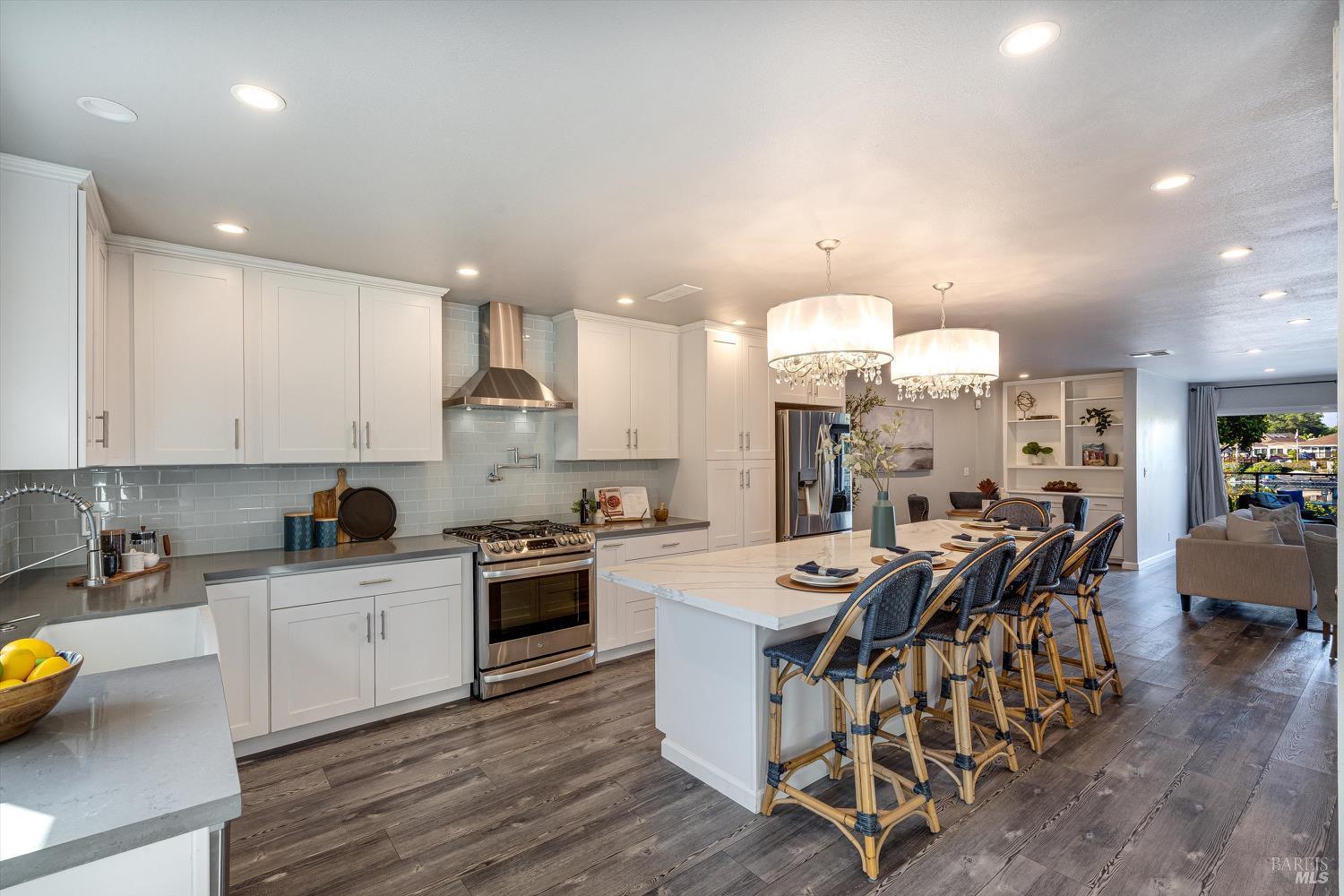 925 Marina Dr