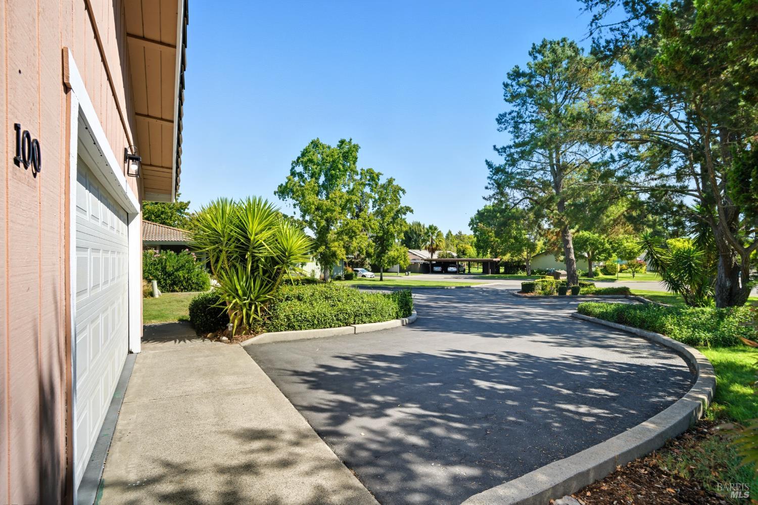 100 Vineyard Cir