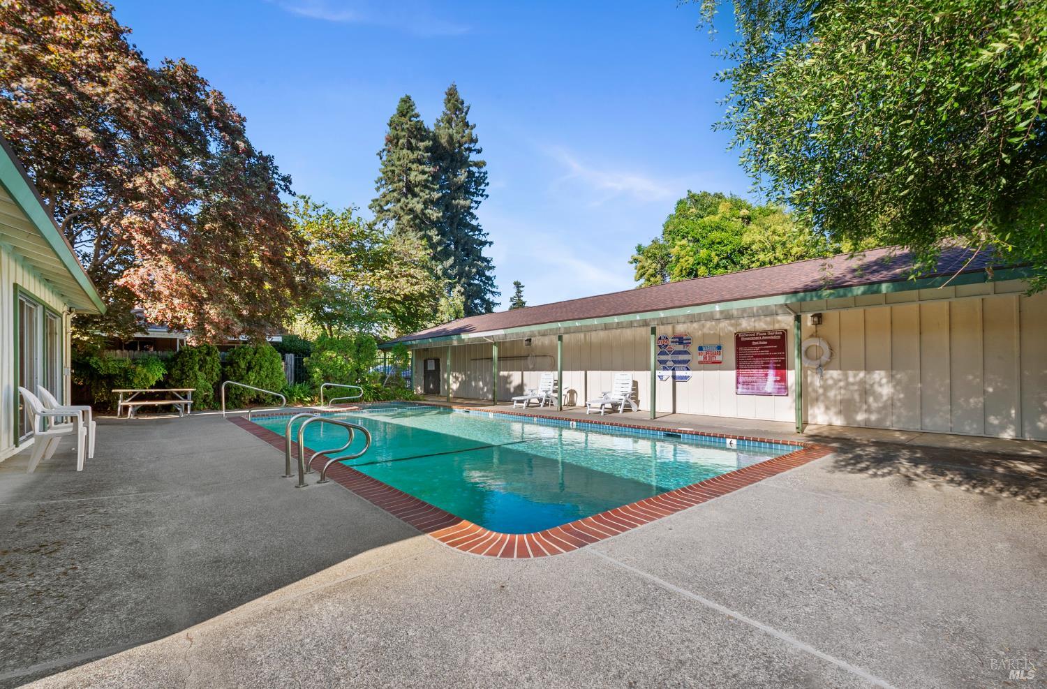 2133 Redwood Rd