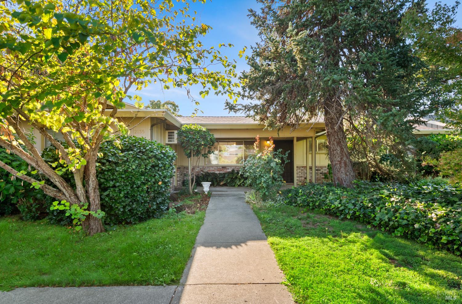 2133 Redwood Rd