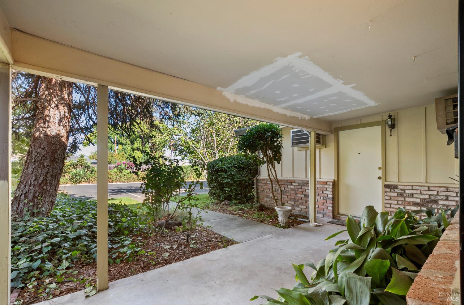 2133 Redwood Rd