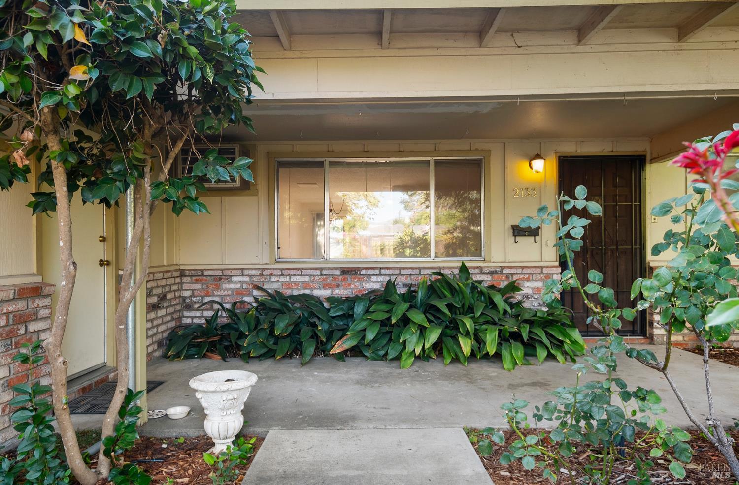 2133 Redwood Rd