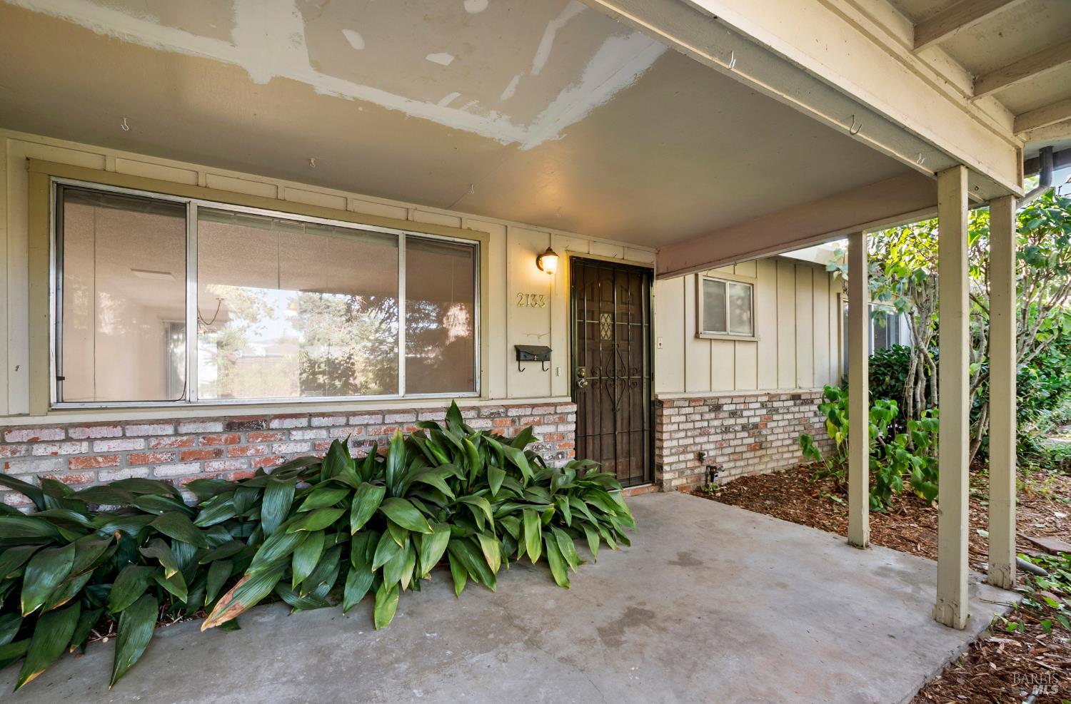 2133 Redwood Rd