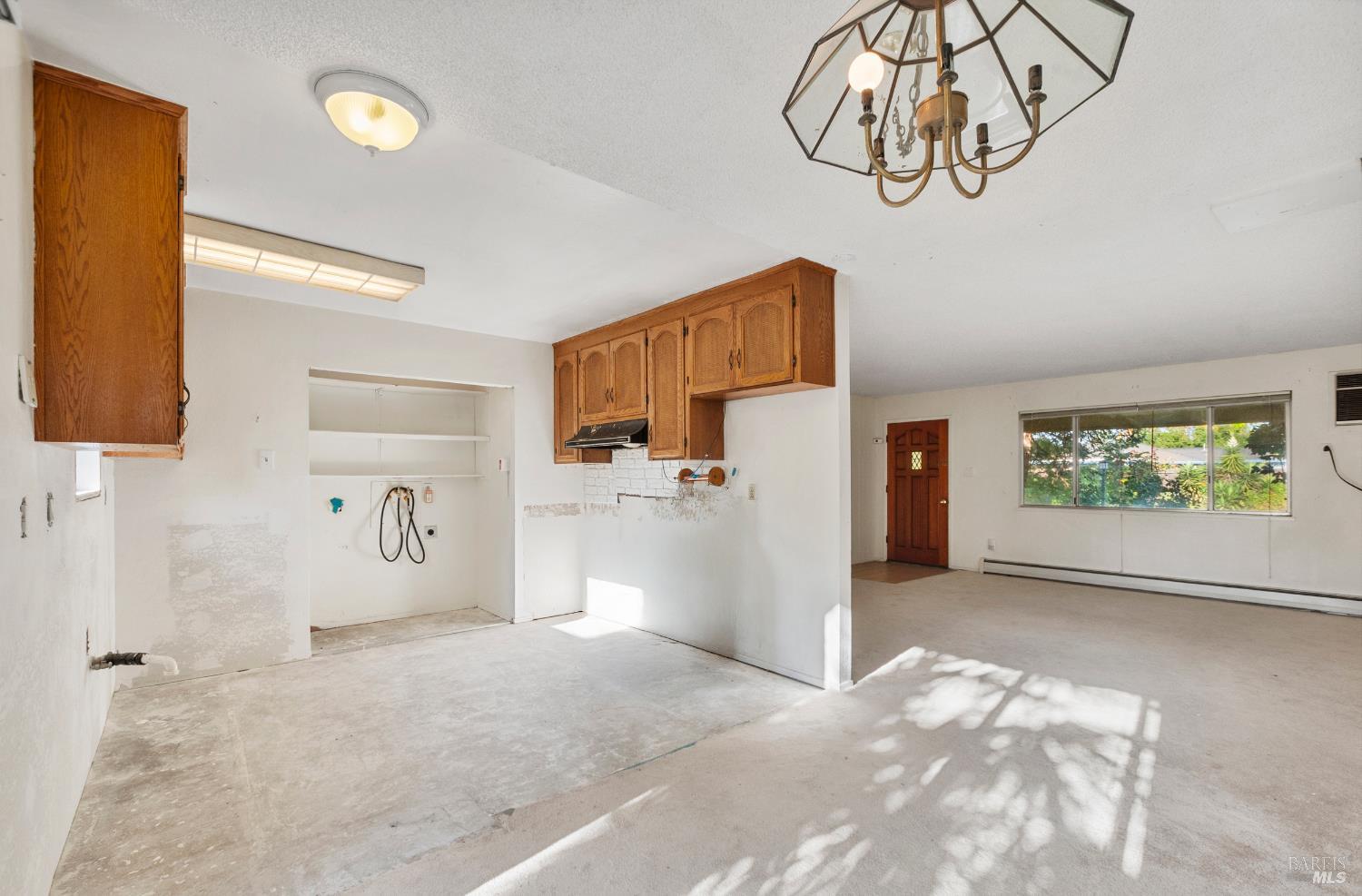 2133 Redwood Rd