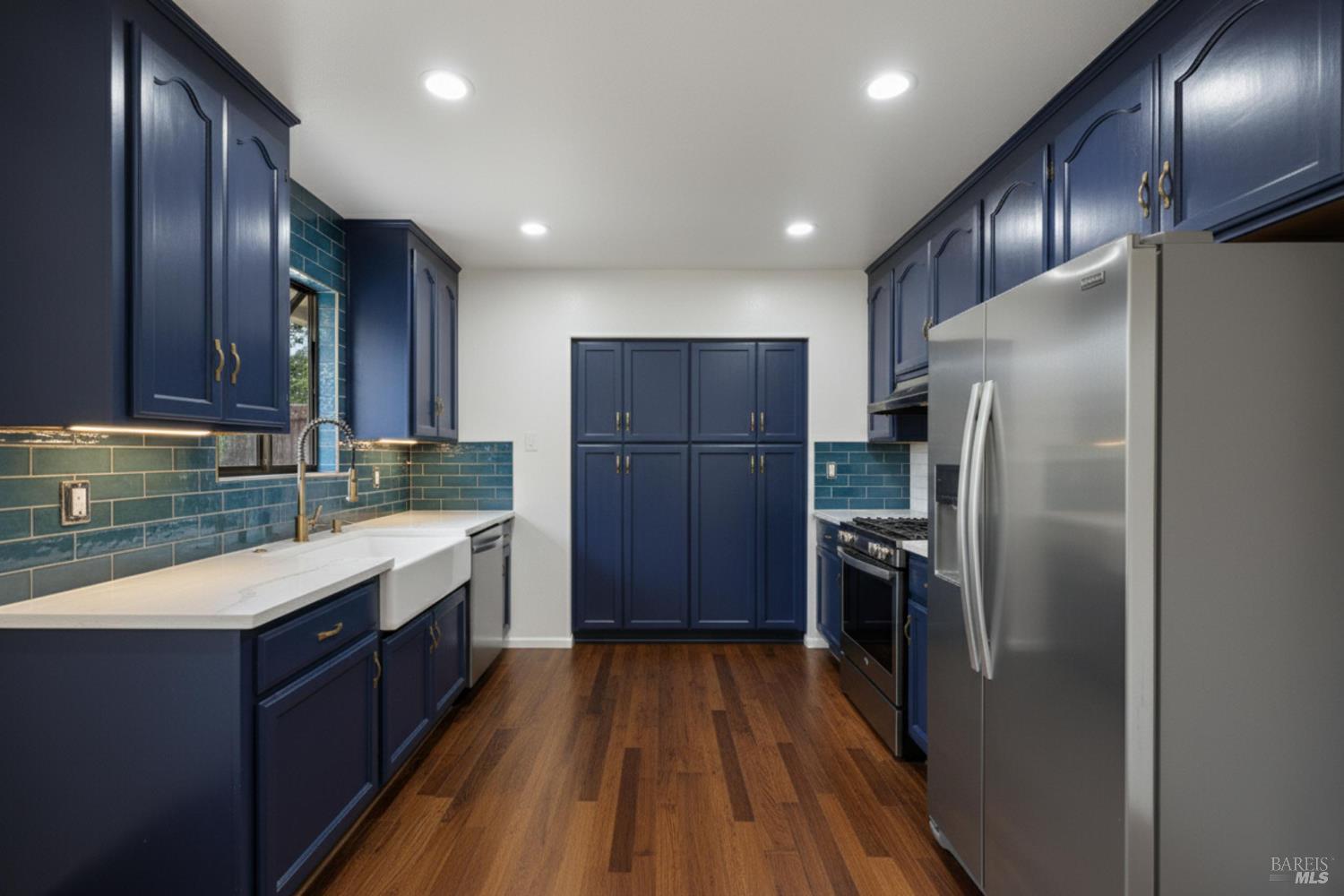 2133 Redwood Rd