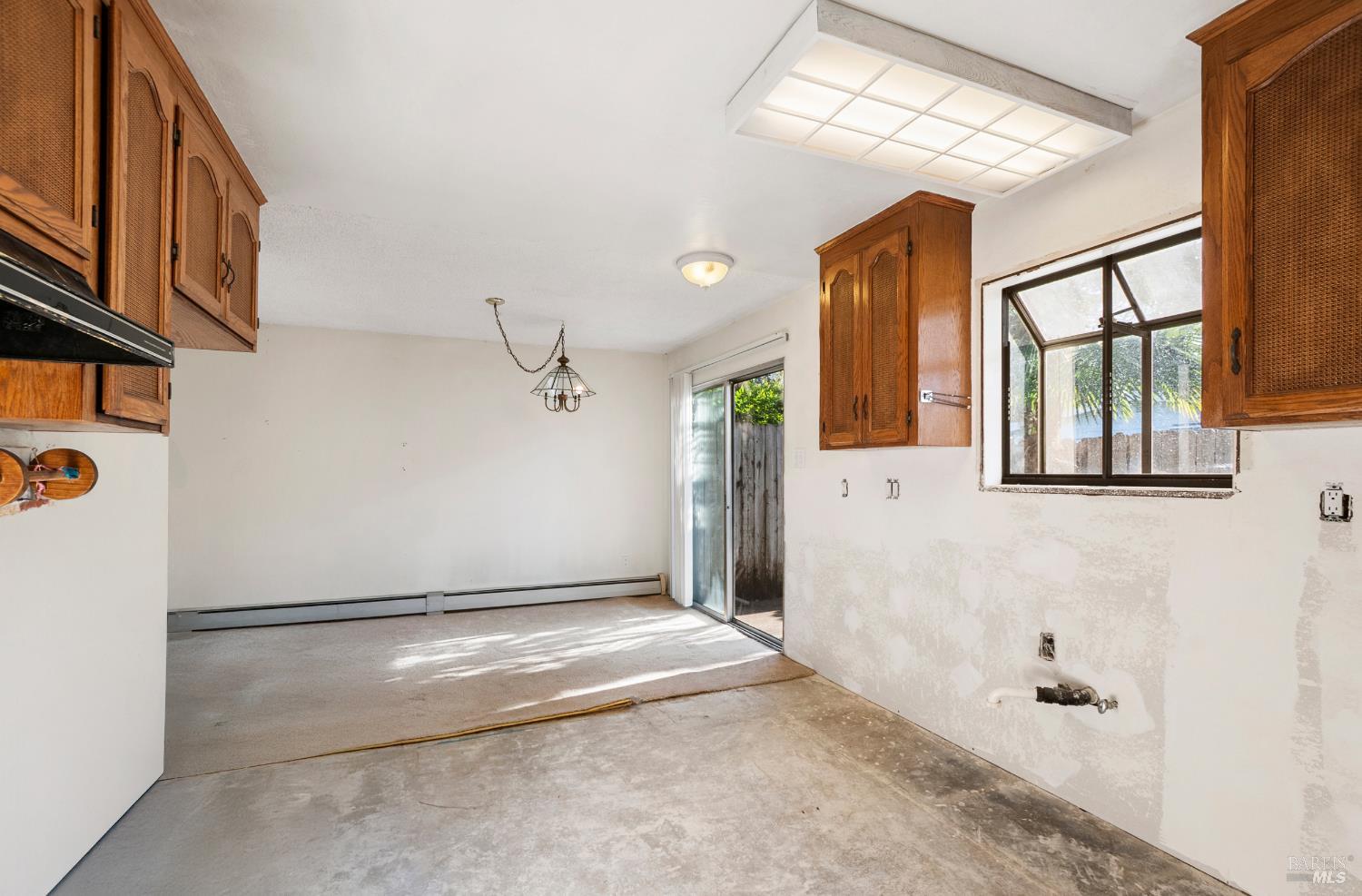 2133 Redwood Rd