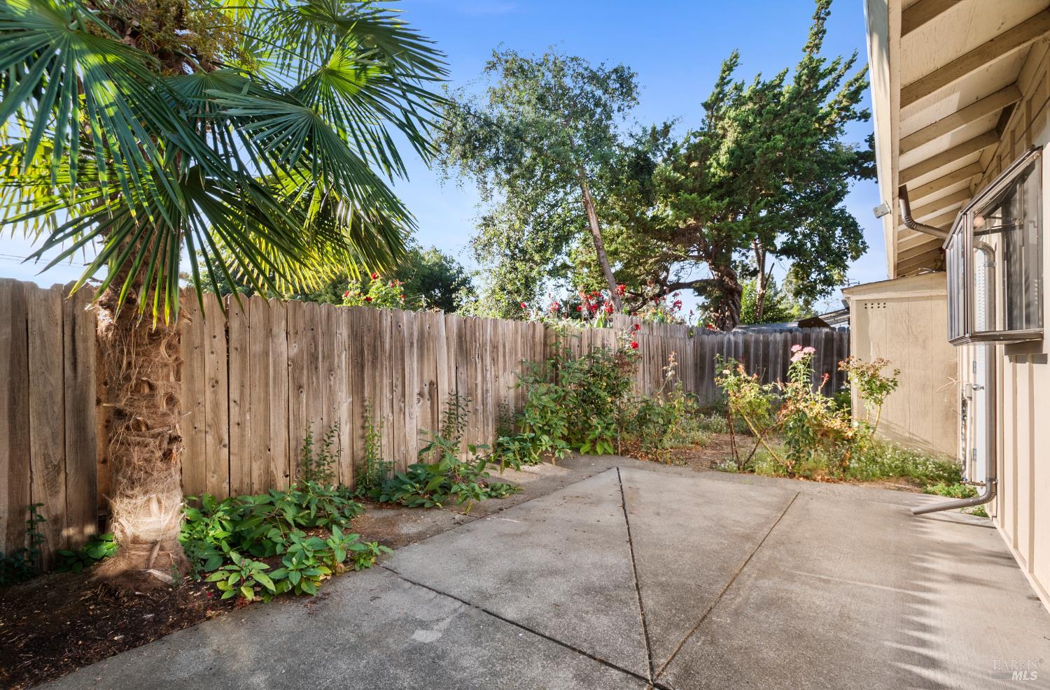 2133 Redwood Rd
