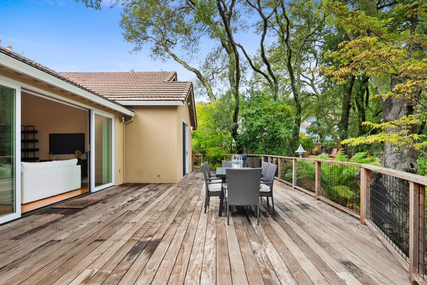 18 Tuscany Ct
