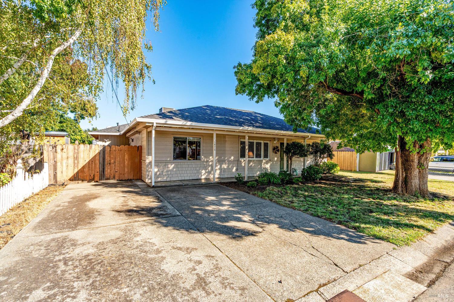 1476 Thomas Dr