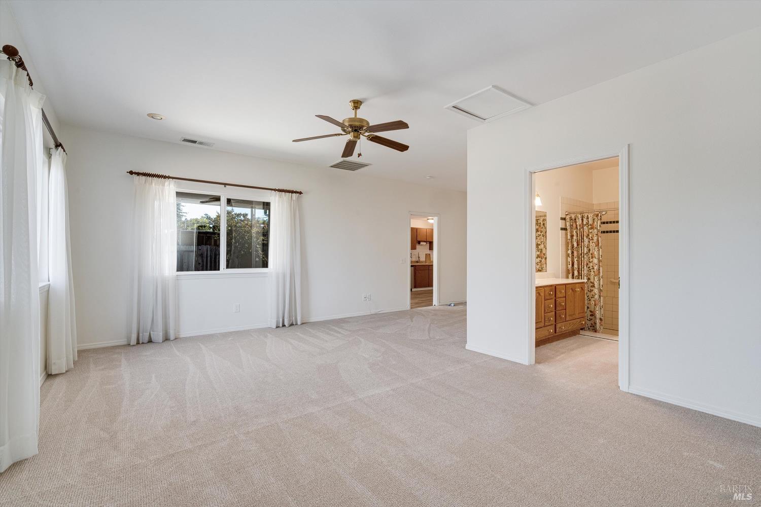 1476 Thomas Dr