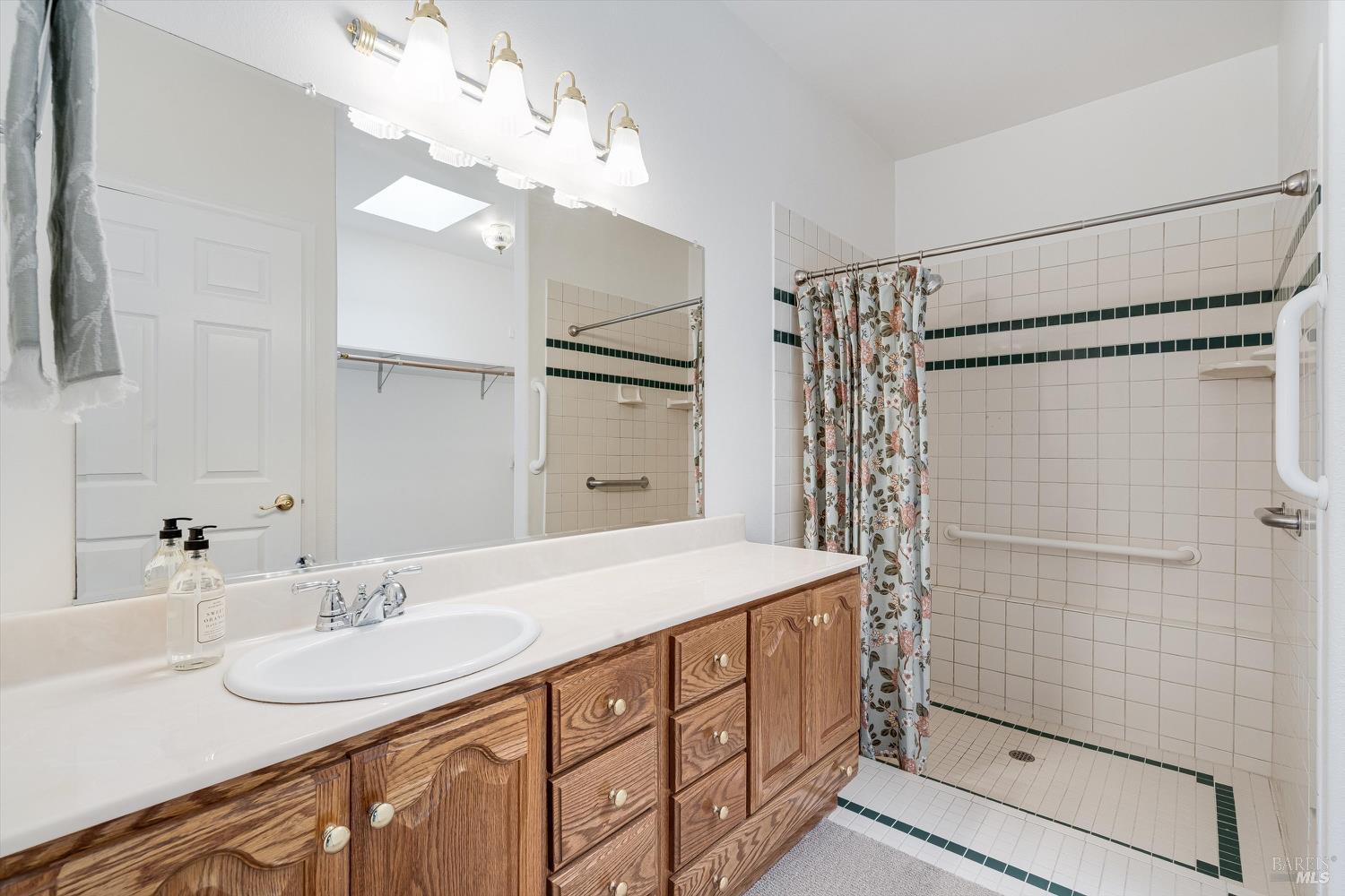 1476 Thomas Dr