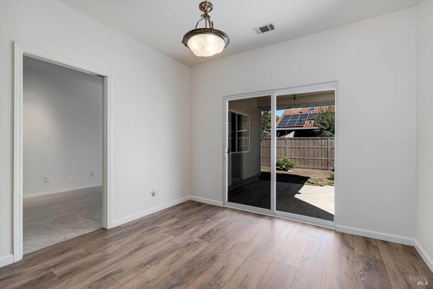 1476 Thomas Dr