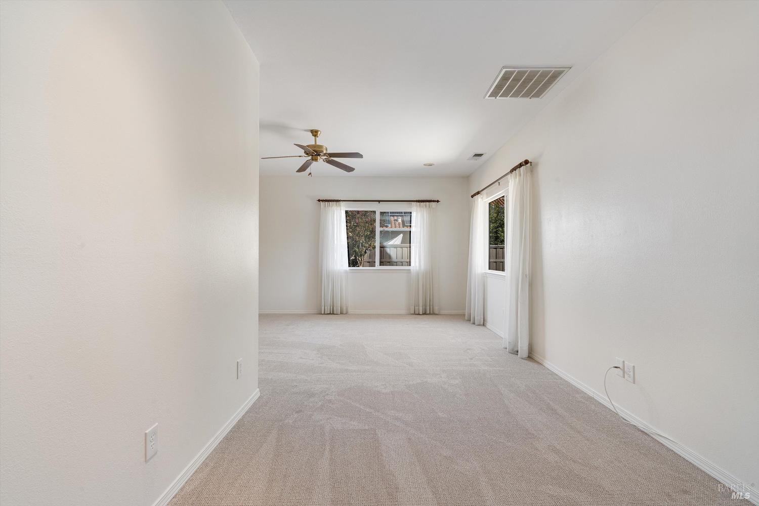 1476 Thomas Dr