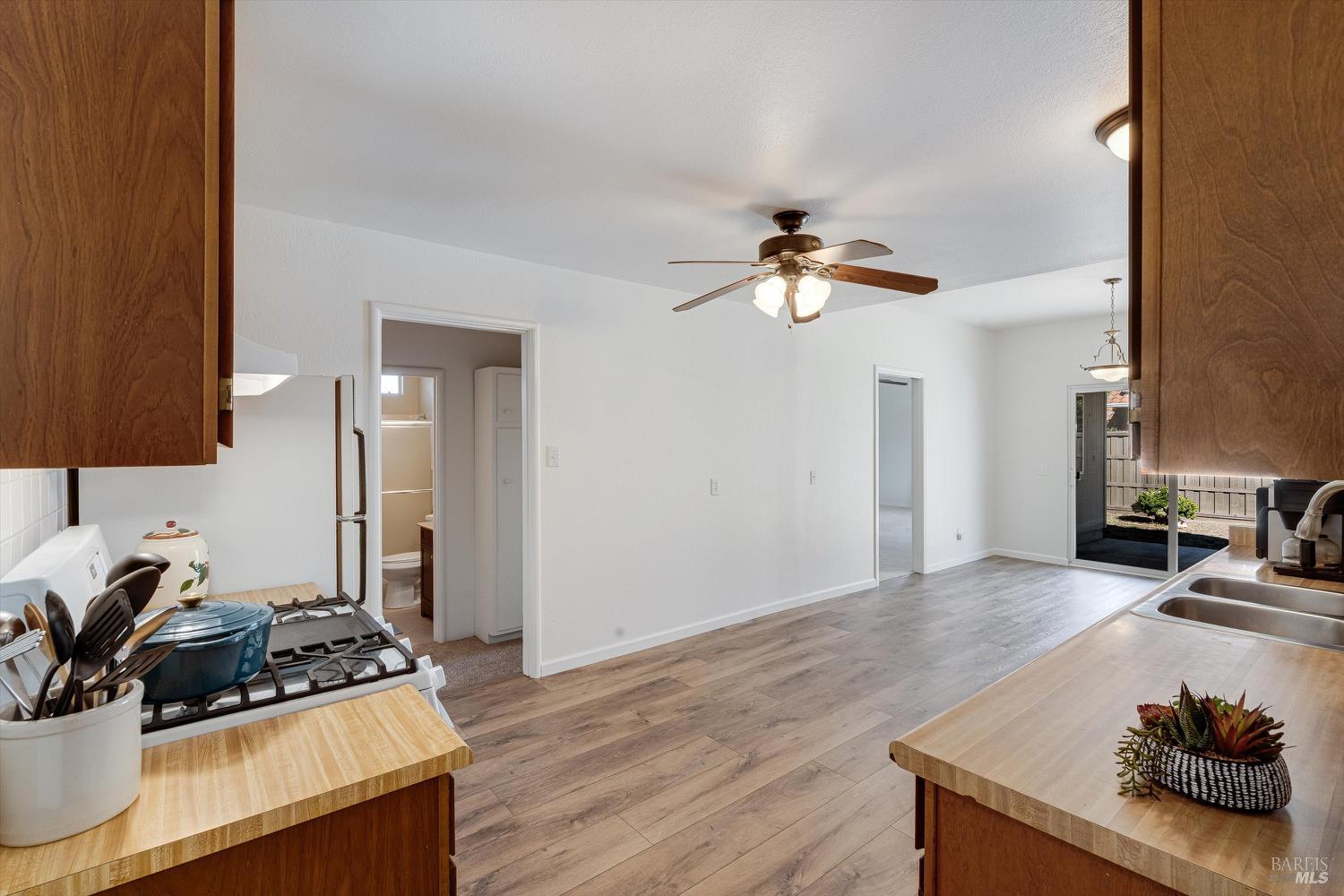 1476 Thomas Dr