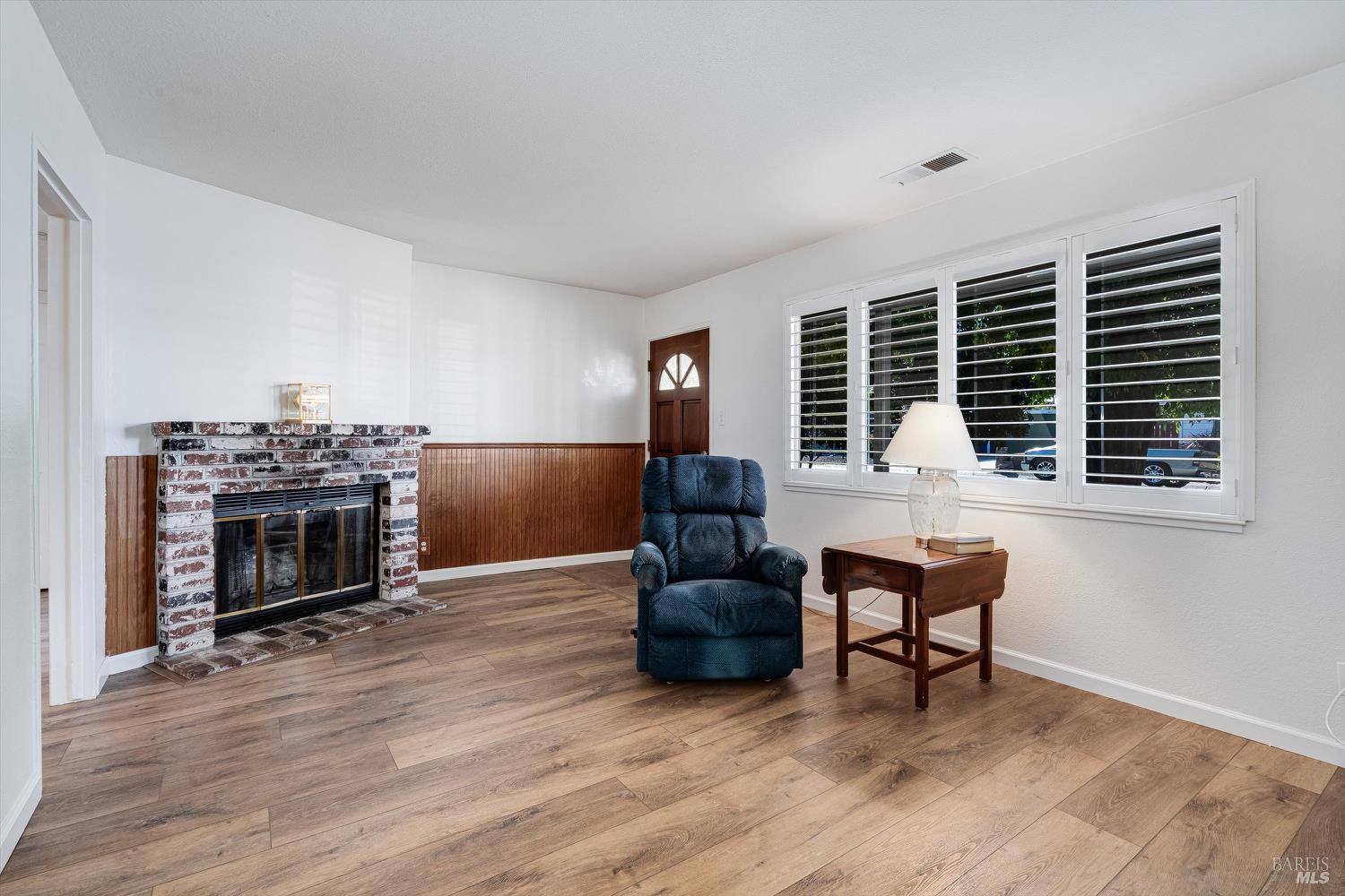 1476 Thomas Dr