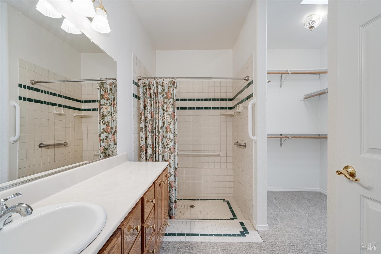 1476 Thomas Dr