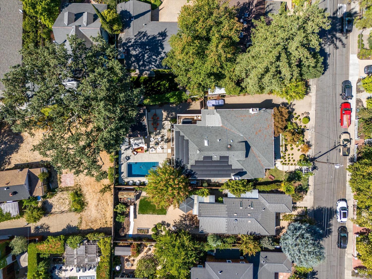 1243 Stockton Street