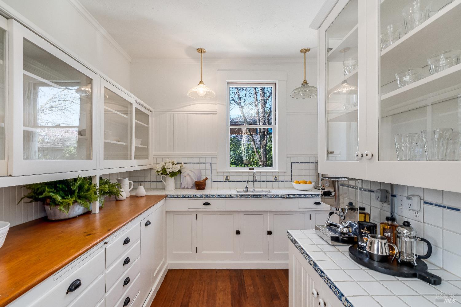 1651 Spring Mountain Road