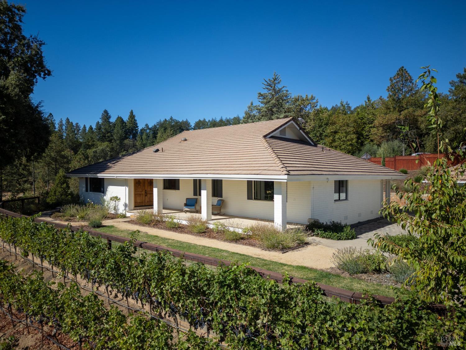 875 White Cottage Road N