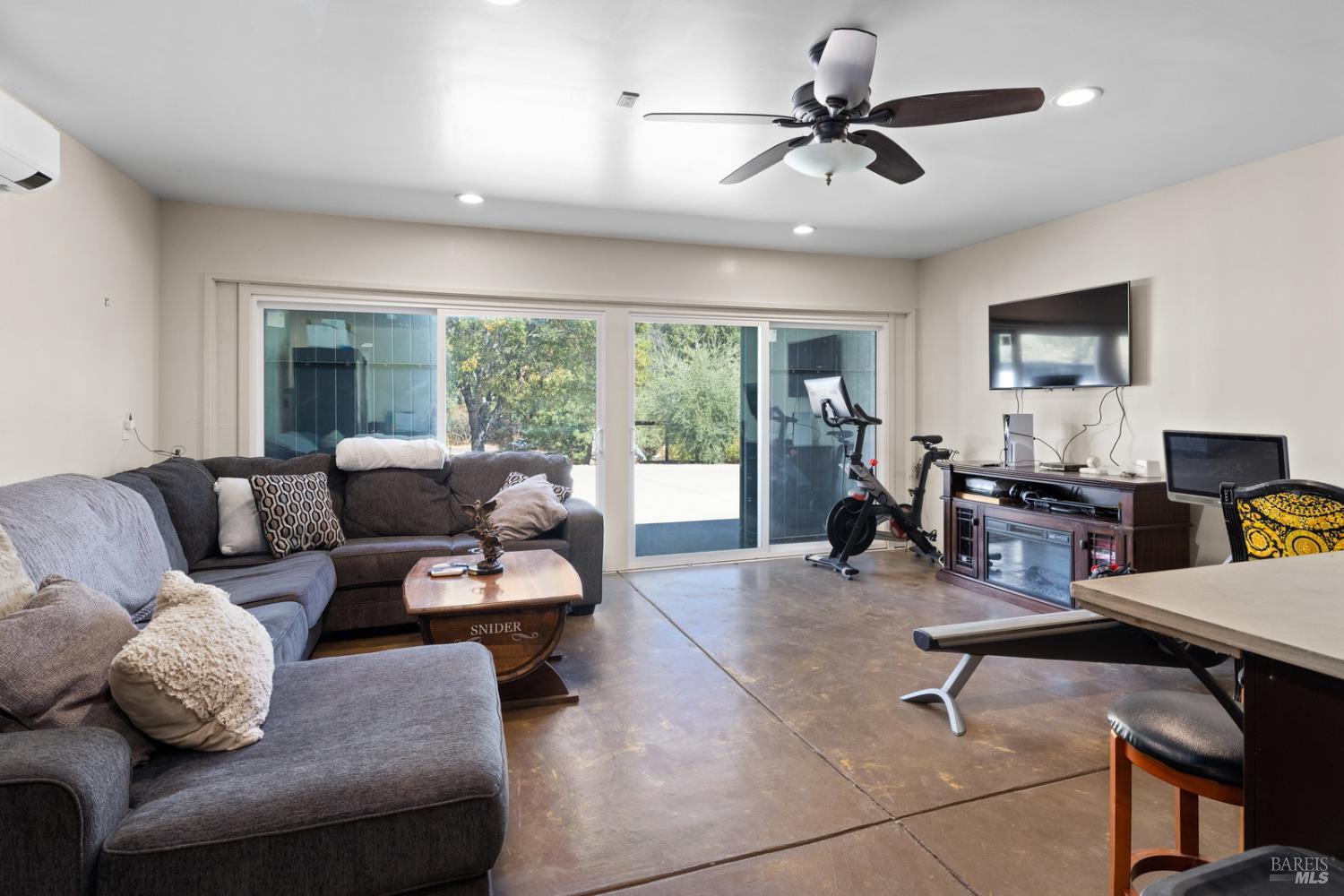 875 White Cottage Road N