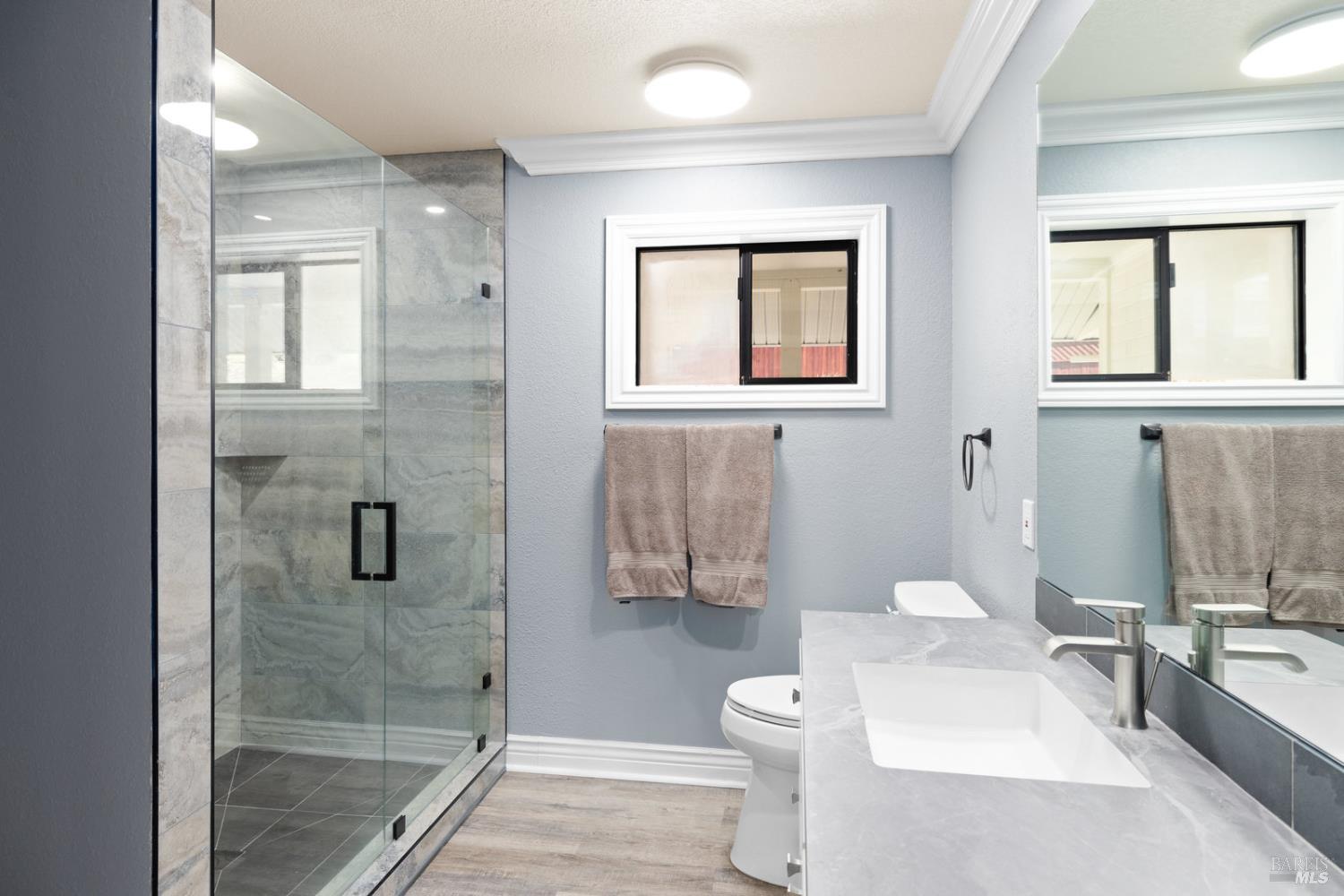 875 White Cottage Road N