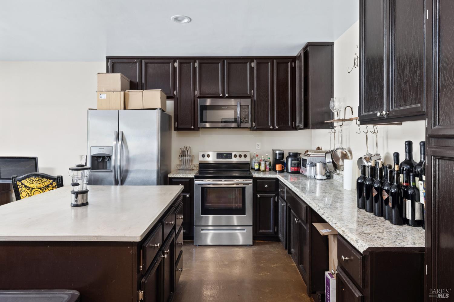 875 White Cottage Road N