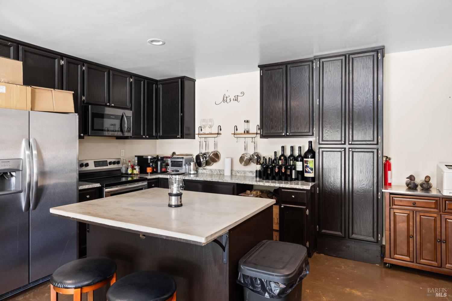 875 White Cottage Road N