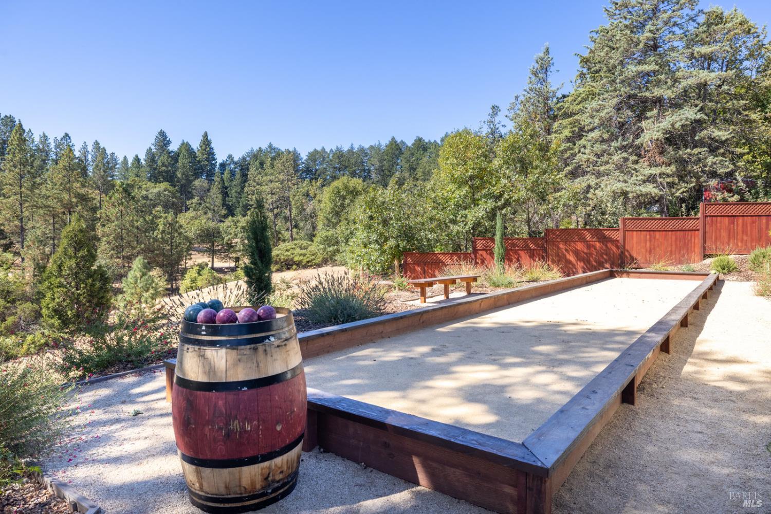 875 White Cottage Road N