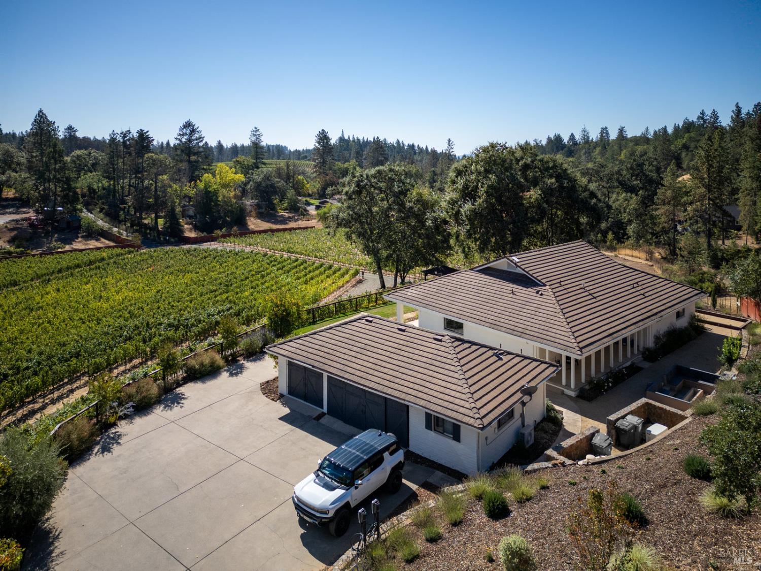 875 White Cottage Road N