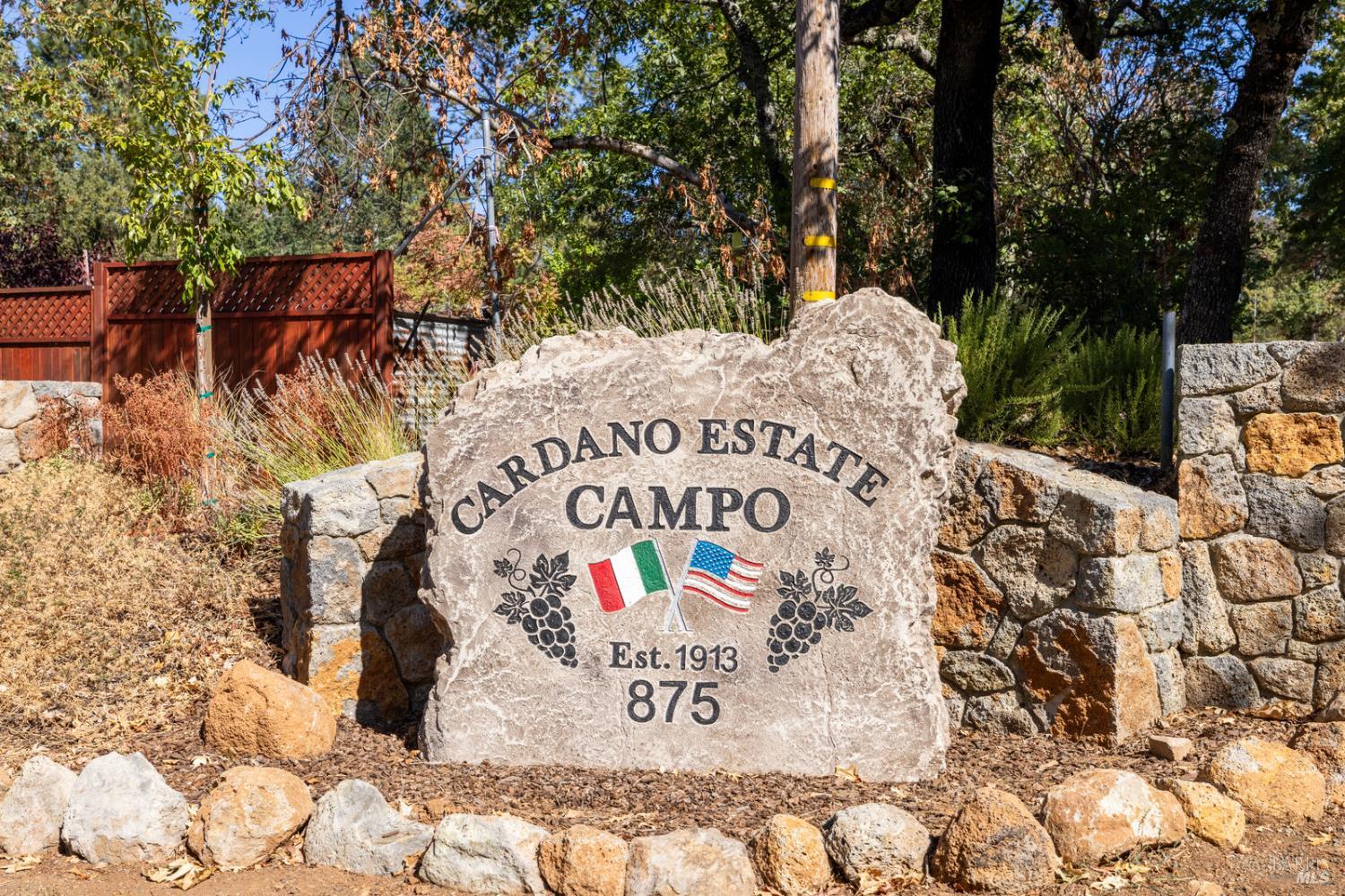 875 White Cottage Road N