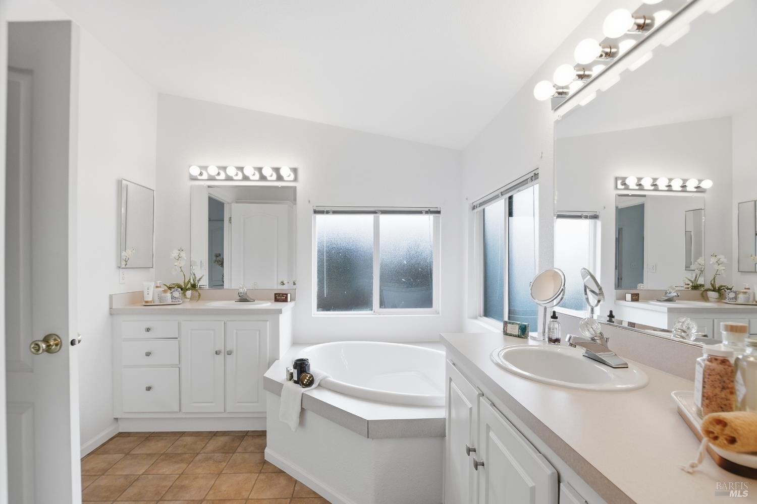 6468 Washington Street Unit: #16