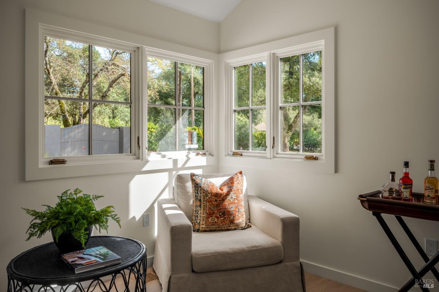 340 White Cottage Road S