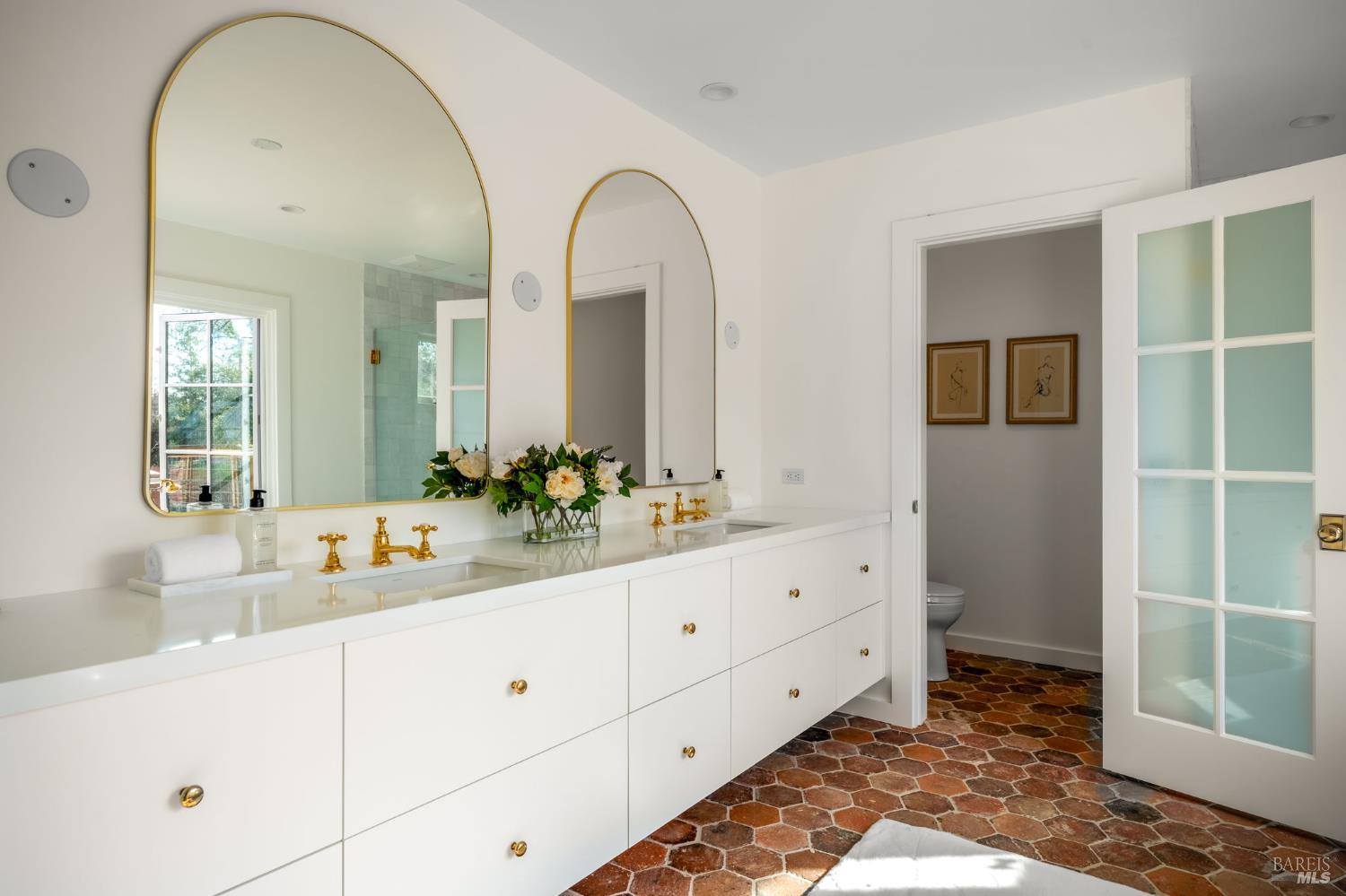 340 White Cottage Road S