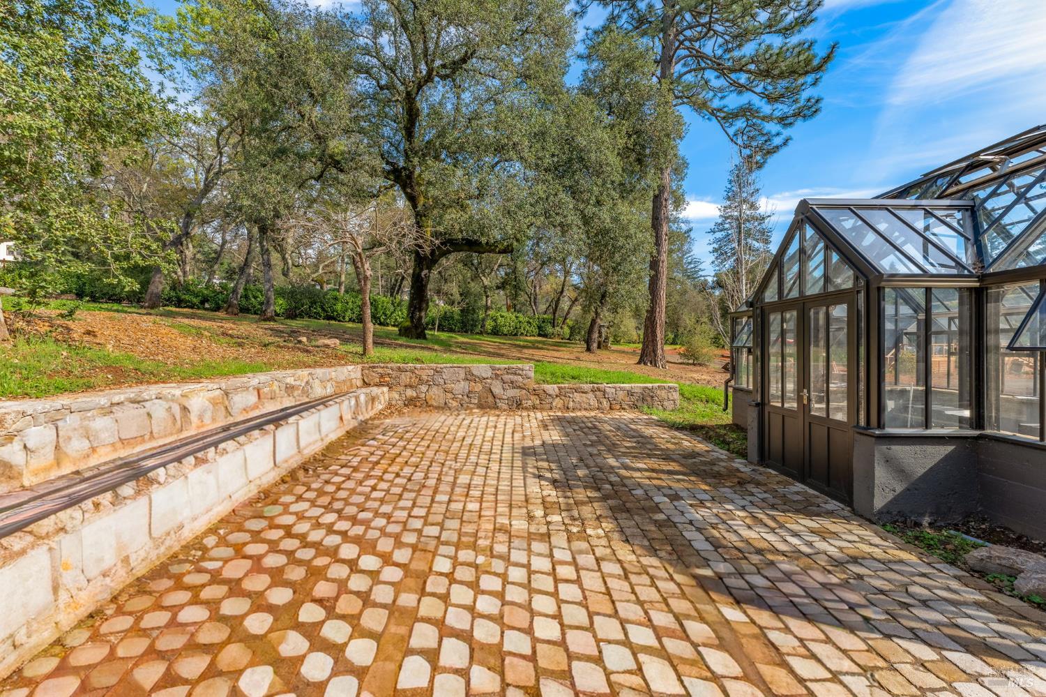 340 White Cottage Road S