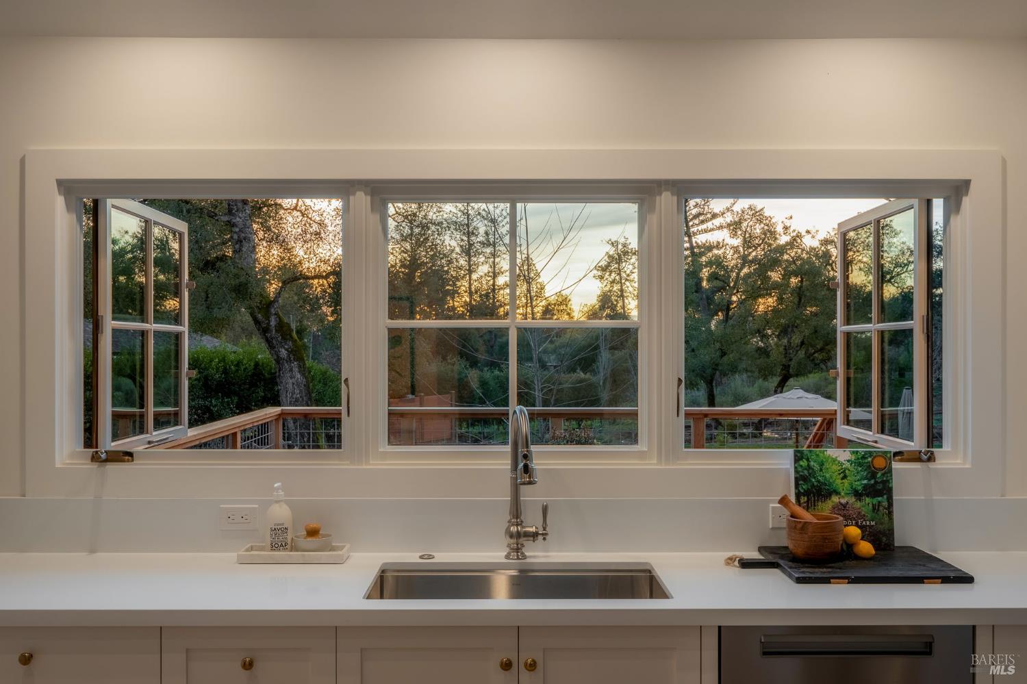 340 White Cottage Road S