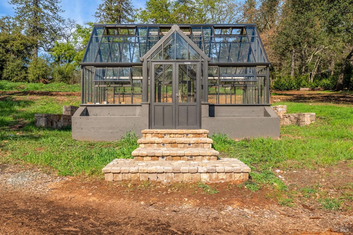 340 White Cottage Road S