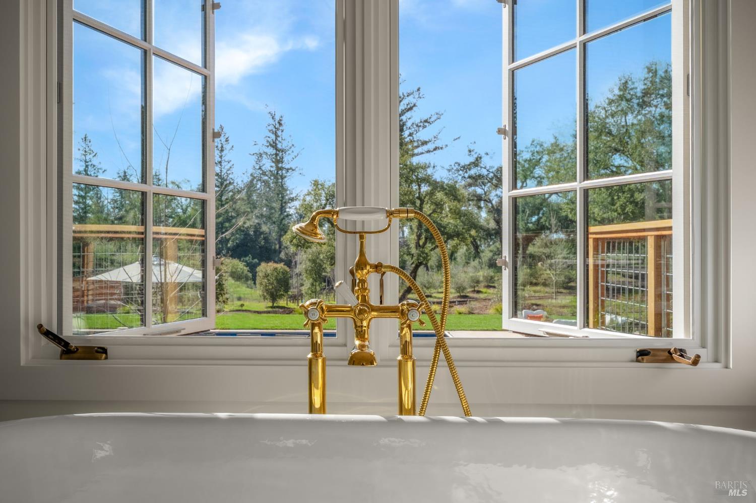 340 White Cottage Road S