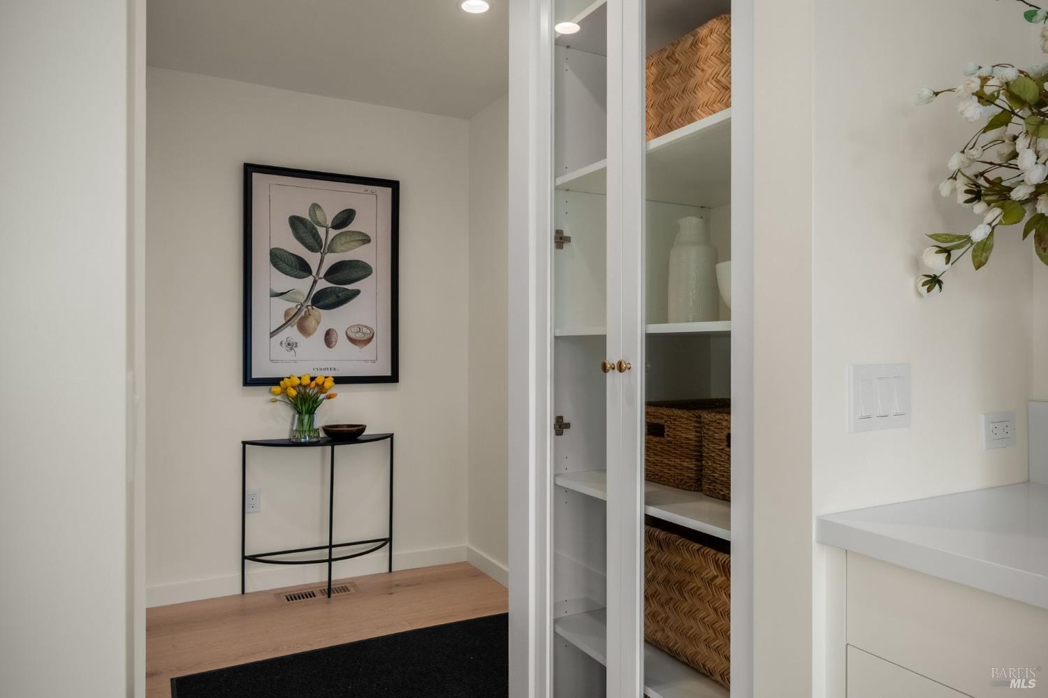 340 White Cottage Road S