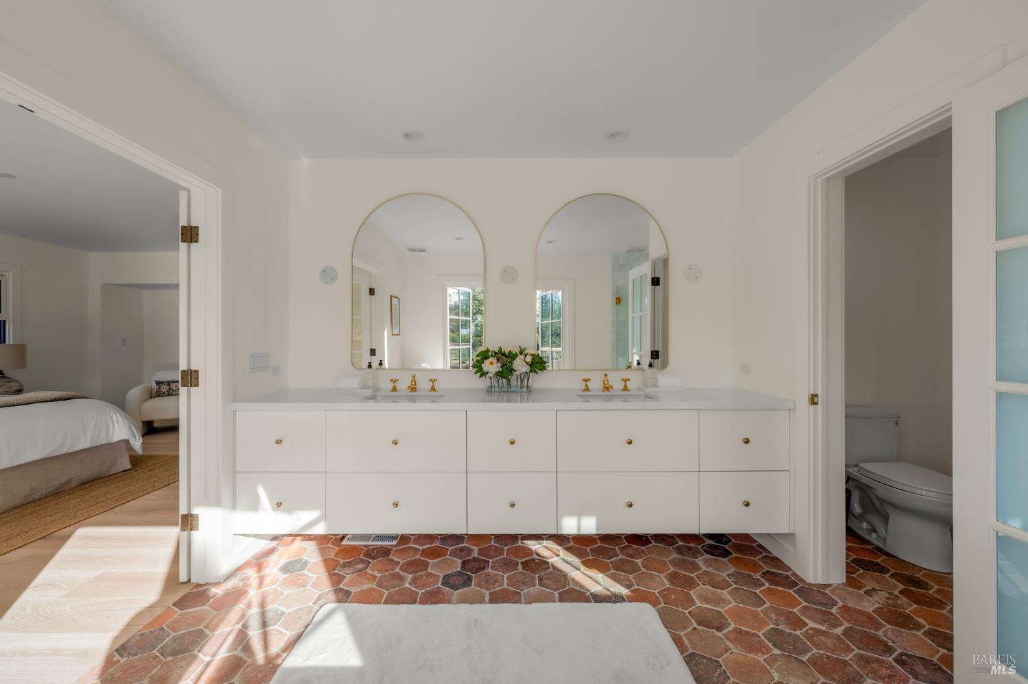 340 White Cottage Road S