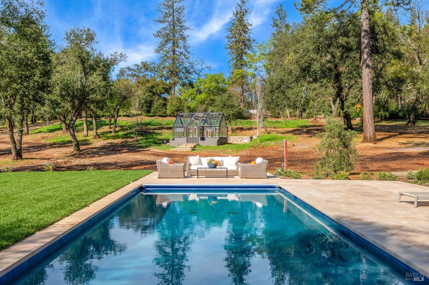 340 White Cottage Road S