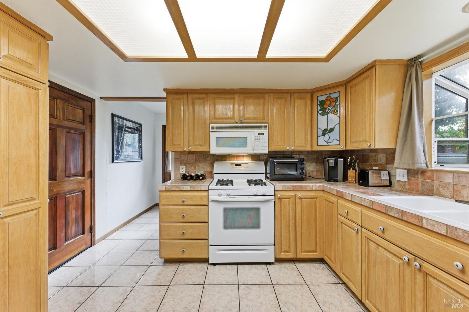 639 E 5th Street